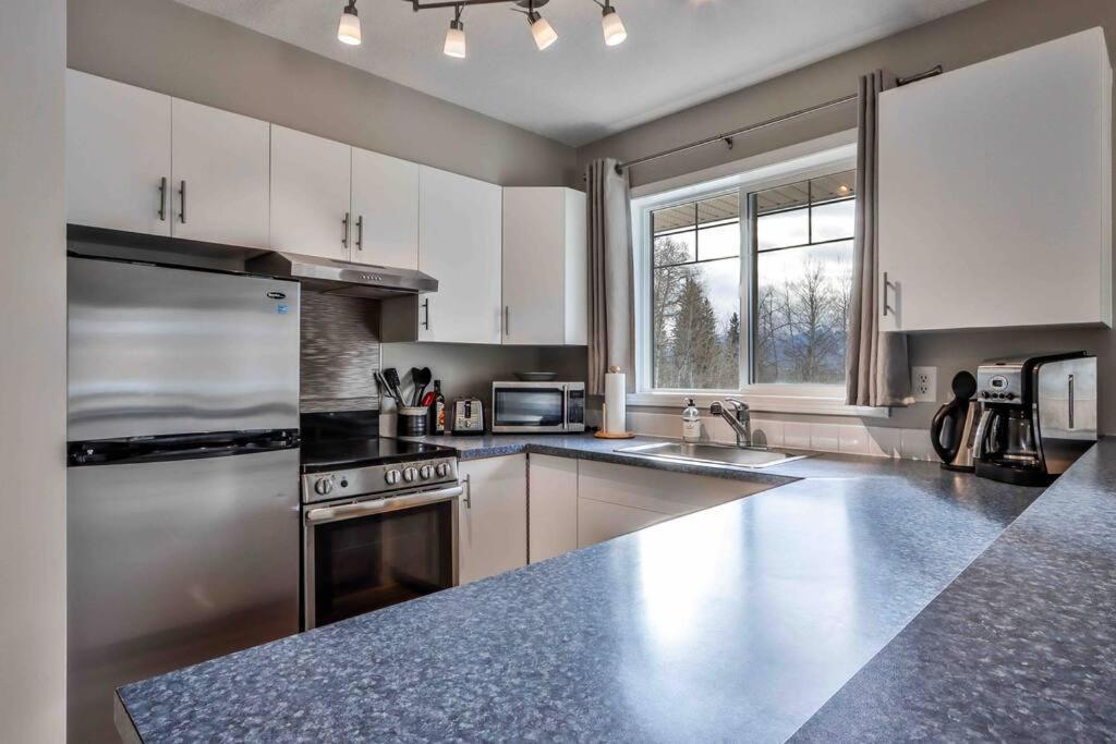Апартаменти Big Mountain Views - Bright 2-Story Corner Unit Кенмор Екстер'єр фото