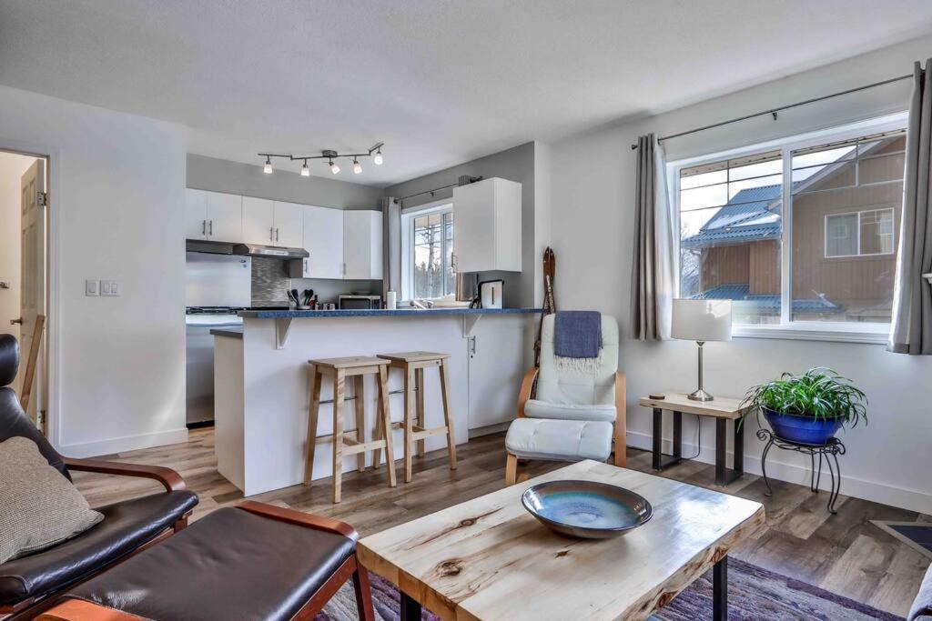 Апартаменти Big Mountain Views - Bright 2-Story Corner Unit Кенмор Екстер'єр фото
